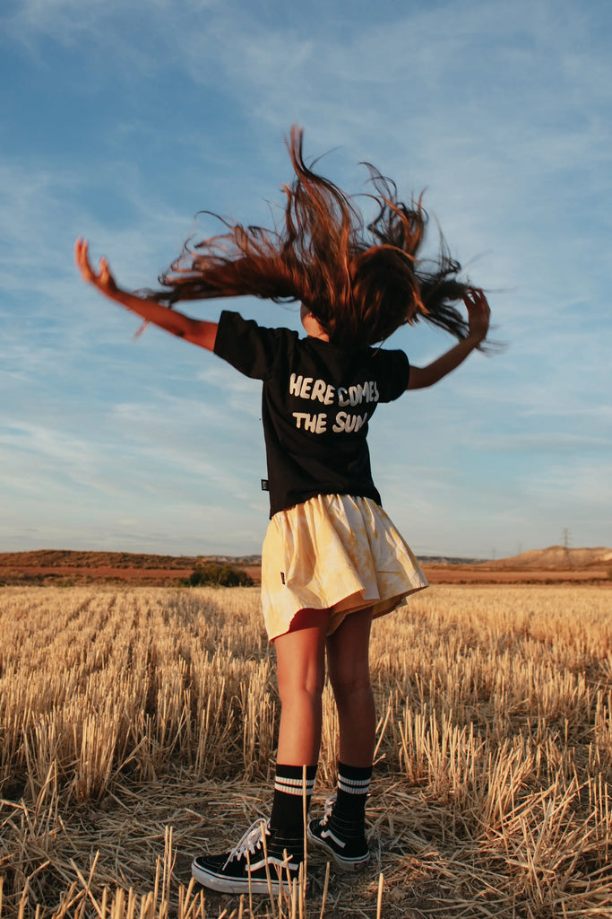 HERE COMES THE SUN Skate T-Shirt Little Man Happy